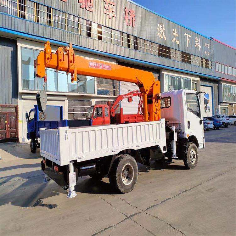 策勒县三轮随车吊定制 农用改装机自备吊中瑞长期出售